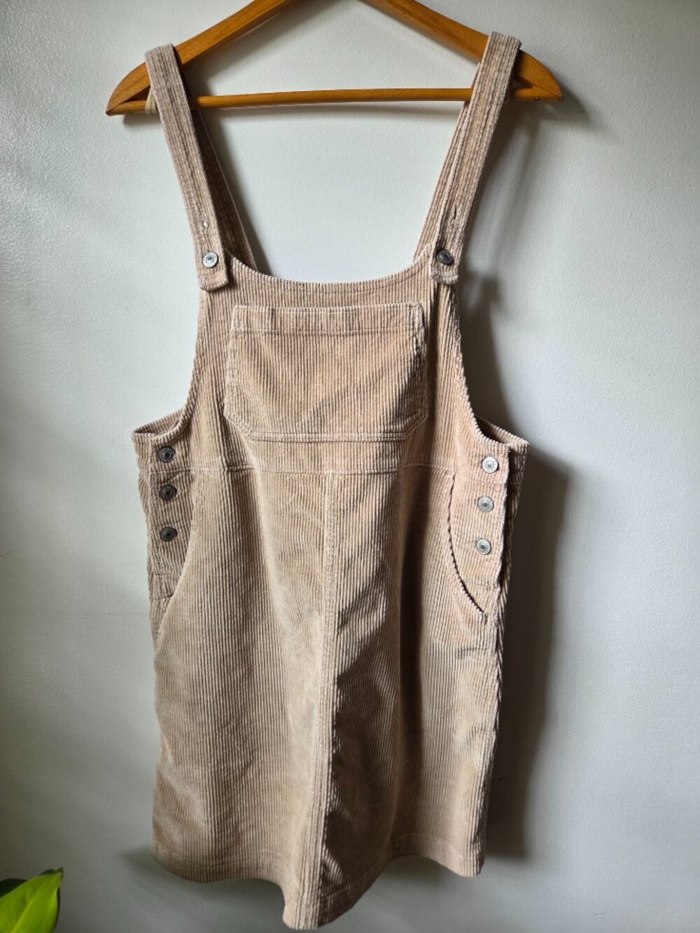 EUC AMERICAN EAGLE OUTFITTERS CORDUROY OVERALL SHORT JUMPER SIZE M